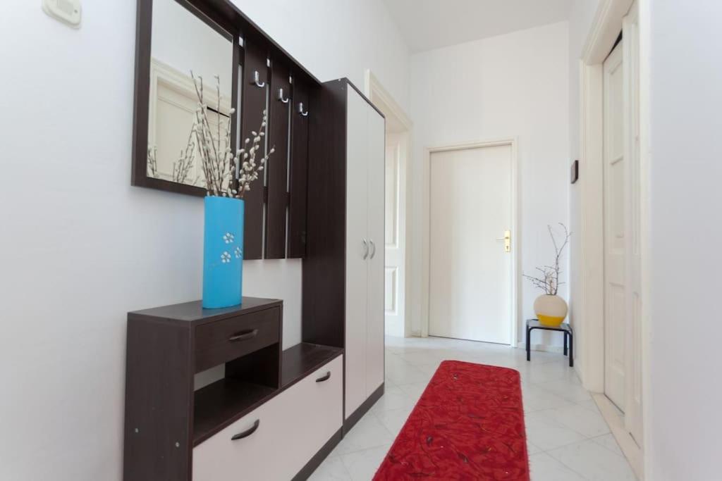 Redcoral-apartment In Center Apartment